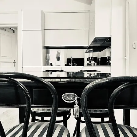 Gianni - Lux Vienna - 5 Stars 로브란