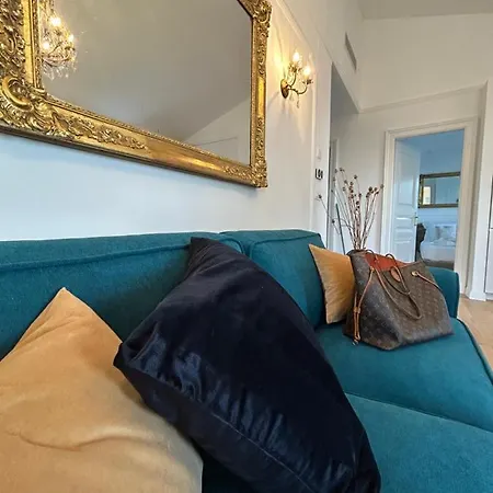 Gianni - Lux Vienna - 5 Stars 로브란