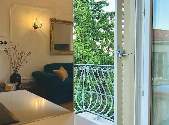 Gianni - Lux Vienna - 5 Stars *