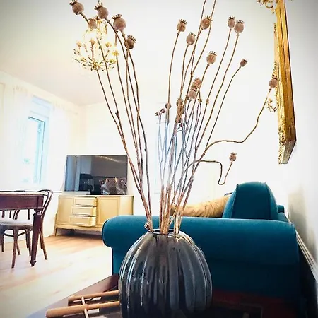 Gianni - Lux Vienna - 5 Stars *