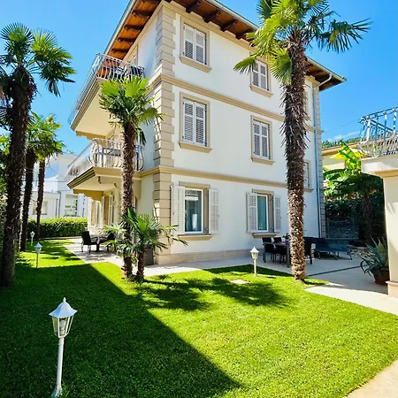 Gianni - Lux Vienna - 5 Stars * Laurana