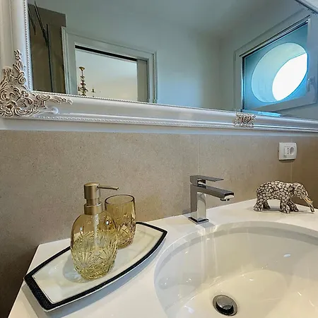 Gianni - Lux Vienna - 5 Stars * Laurana