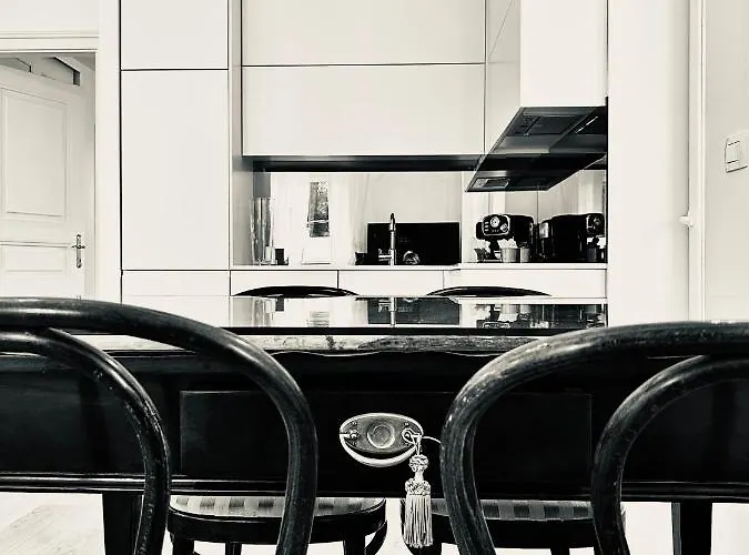 Gianni - Lux Vienna - 5 Stars לובראן